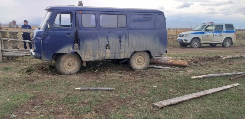 Уаз бурятия. Угнал УАЗ. ГИБДД баргузинского района Республики Бурятия. Начальник ГИБДД баргузинского района Баргузин. Авария в адамово Баргузинский район.