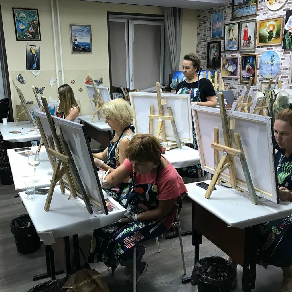 Художественная школа анастасии корниловой санкт-петербург. Подарочный сертификат художника. Арт фабрика художественная студия на таганке. Художественная мастерская «мастерская виктора беляева». Художественная студия фтера саратов.