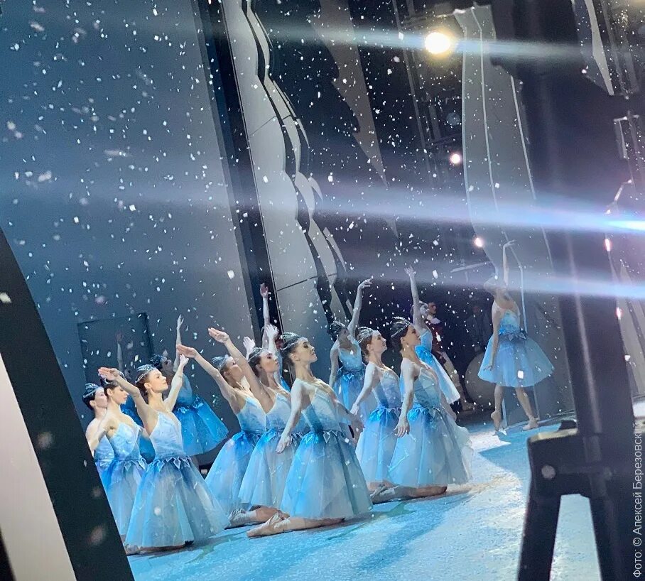 Мамт станиславского. Снежная королева станиславского и немировича данченко. Класс концерт премьера мамт им станиславского и немировича-данченко. Станиславского и немировича-данченко лого. Спектакль влюбленный дьявол.