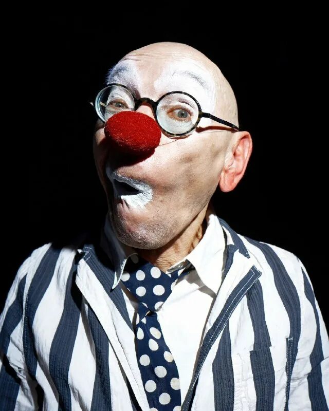 лицедей 6 букв