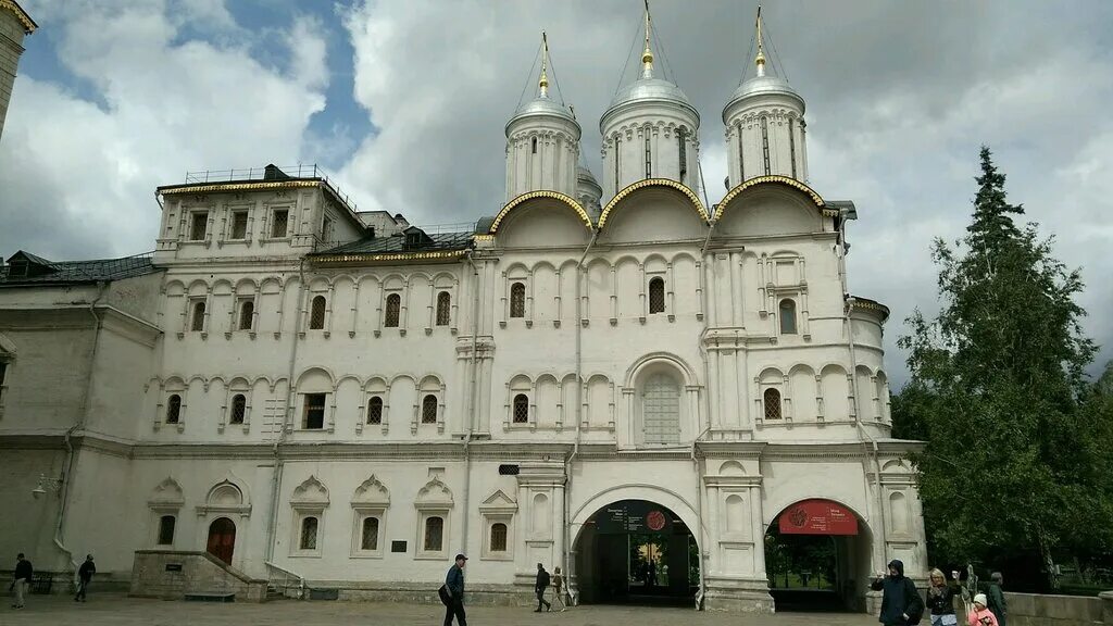 патриаршие палаты московского кремля. патриаршие палаты московского кремля. церковь двенадцати апостолов московский кремль. патриарший дворец московского кремля. патриарший дворец с церковью двенадцати апостолов москва.