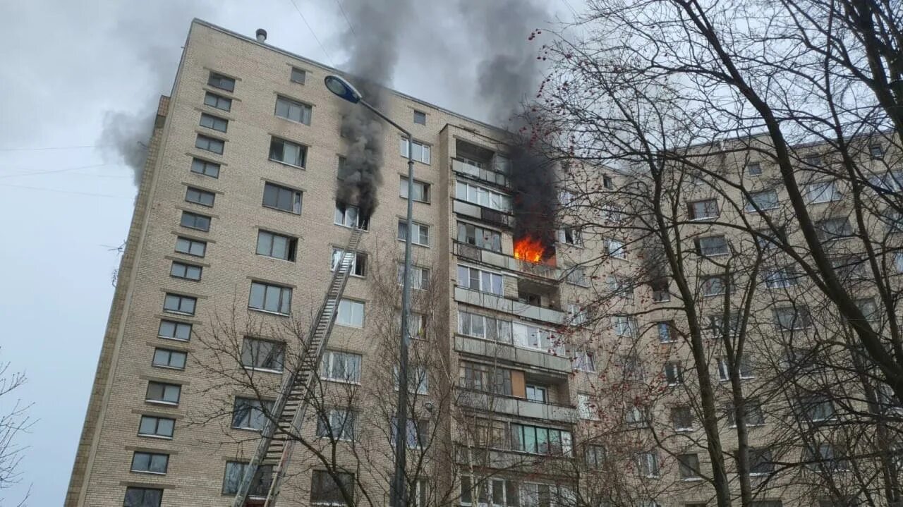 Пожар на наставников. Пожар на Нахимова. Пожар в жилом доме на Васильевском острове в сентябре 2022 года. Кунцевская улица пожар 1 июля 2022. Пожар на ул . Нахимова 1 мая 2022.