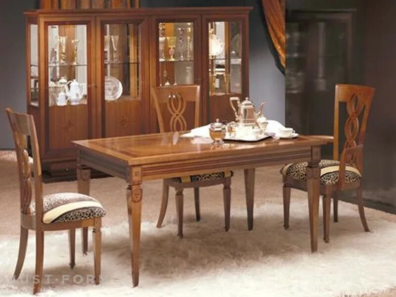 Итальянские столики. Обеденный стол Carpanelli ta60c. Carpanelli столик. Итальянский кухонный стол. Стол в итальянском стиле.