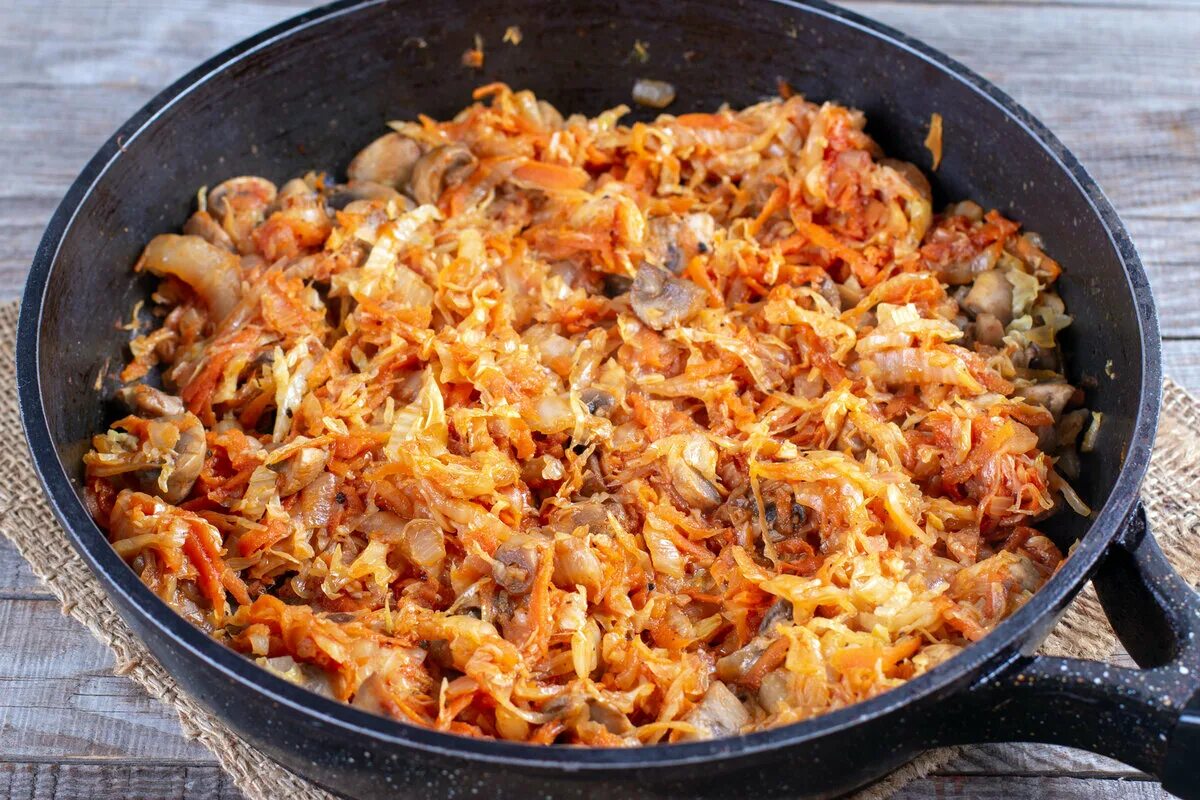Потушить капусту с картошкой в кастрюле