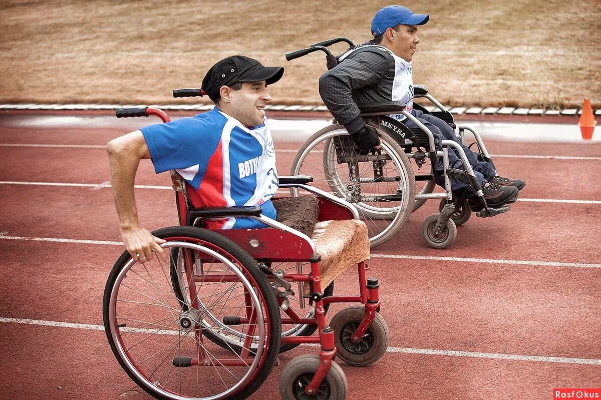 Люди с ограниченными возможностями примеры. Люди с ограниченными возможностями. Люди с ограниченными способностями. Спорт для инвалидов. Спорт для людей с ограниченными возможностями.