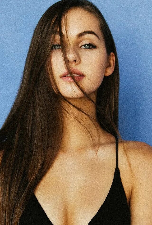 Tori easton фото. Тори истон. Тори истон. Майкл розенбаум самозванец. Tori easton кастратка.