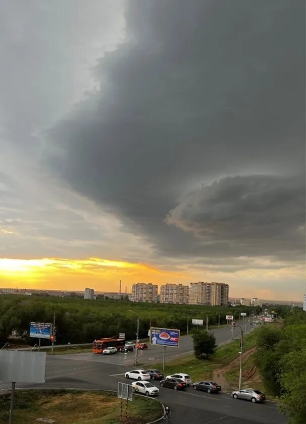 Гроза в городе. Небо гроза. Надвигается гроза. Грозовые тучи.