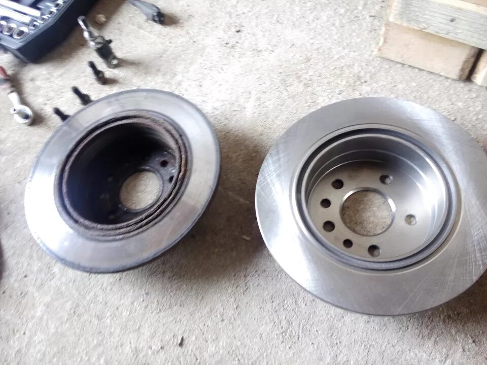 Omega b диск тормозной передний 286. Тормозные диски омега б. Bendix dy honeywell brake discs. Clk 350 тормоза. Колодки тормозные передние opel omega b.