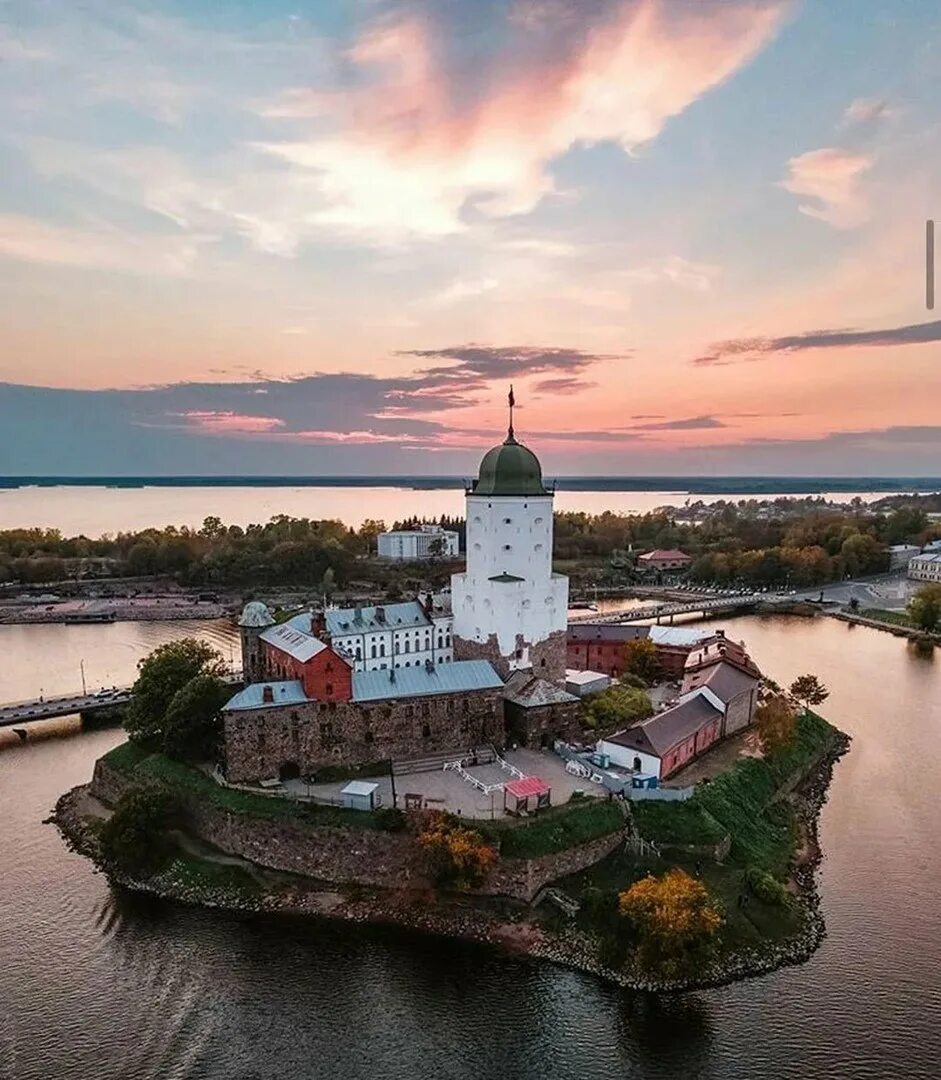 Выборгский замок достопримечательности. Выборгский замок Выборг. Замковый остров Выборг. Выборгский замок достопримечательности Выборга. Выборг достромичательности.