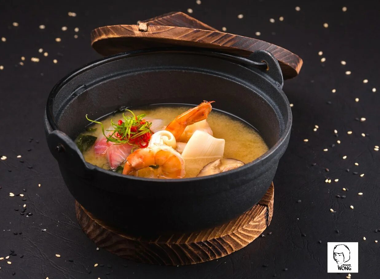 Рецепт суп том ям на кокосовом. Рамен том ям с морепродуктами. мисо рамен. суп рамен с креветками. японский суп мисо.