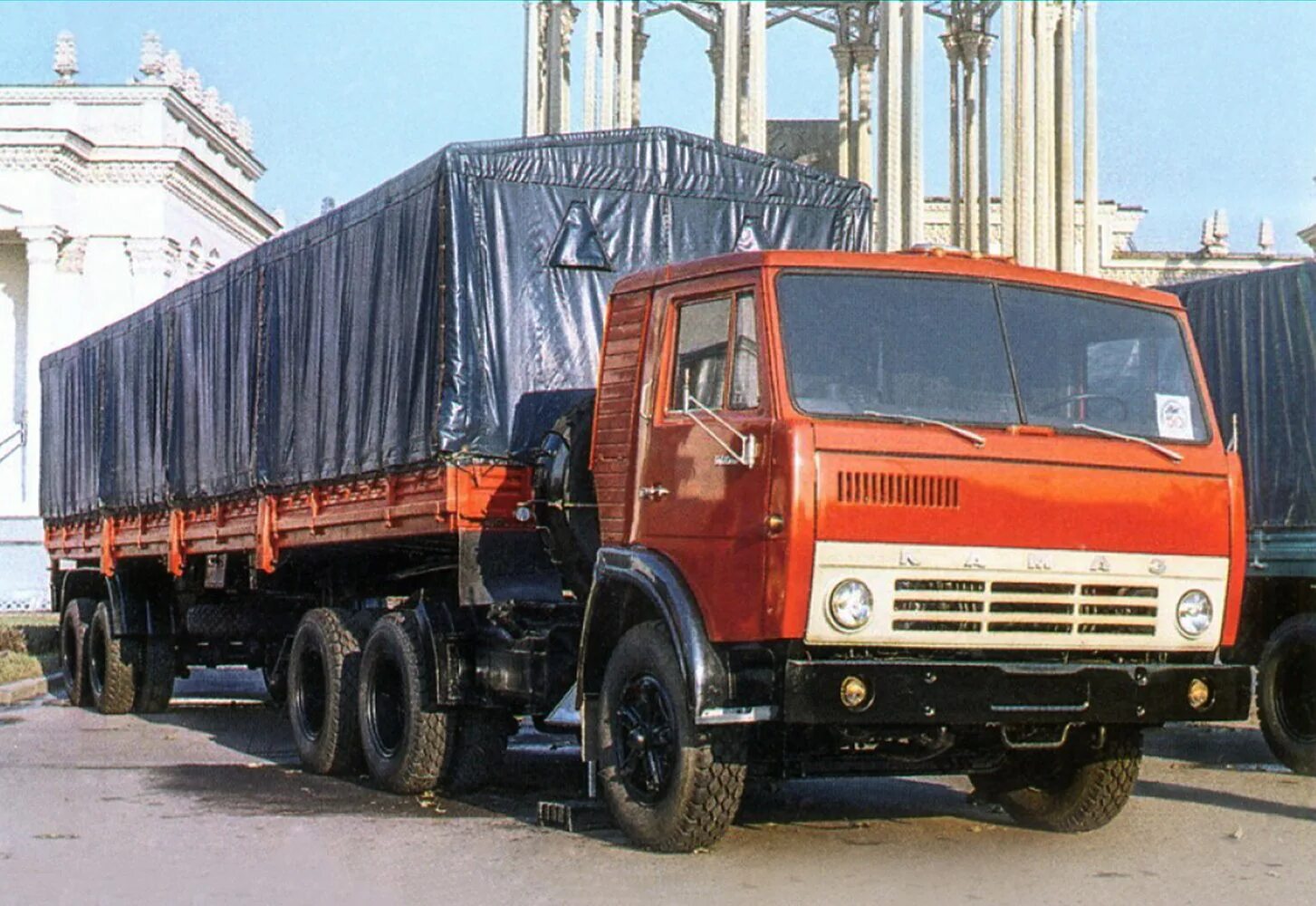 Купить старый камаз. КАМАЗ 54112 самосвал. КАМАЗ 54112 СССР. КАМАЗ 5410 54112. КАМАЗ 5410 седельный тягач.