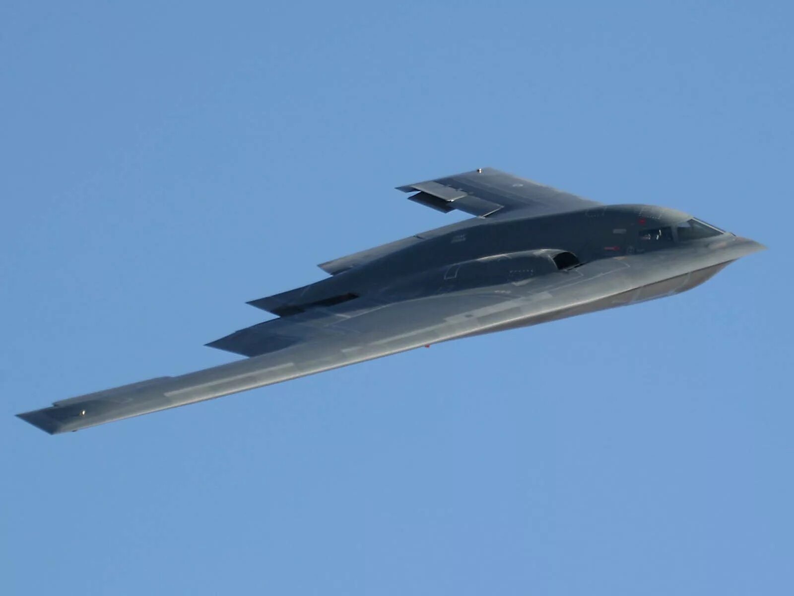 Истребитель b2. B-2 Spirit: стелс-бомбардировщик. Истребитель стелс b2. Истребитель b2 Spirit. B2 бомбардировщик.