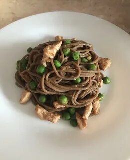 Лапша с зеленым горошком