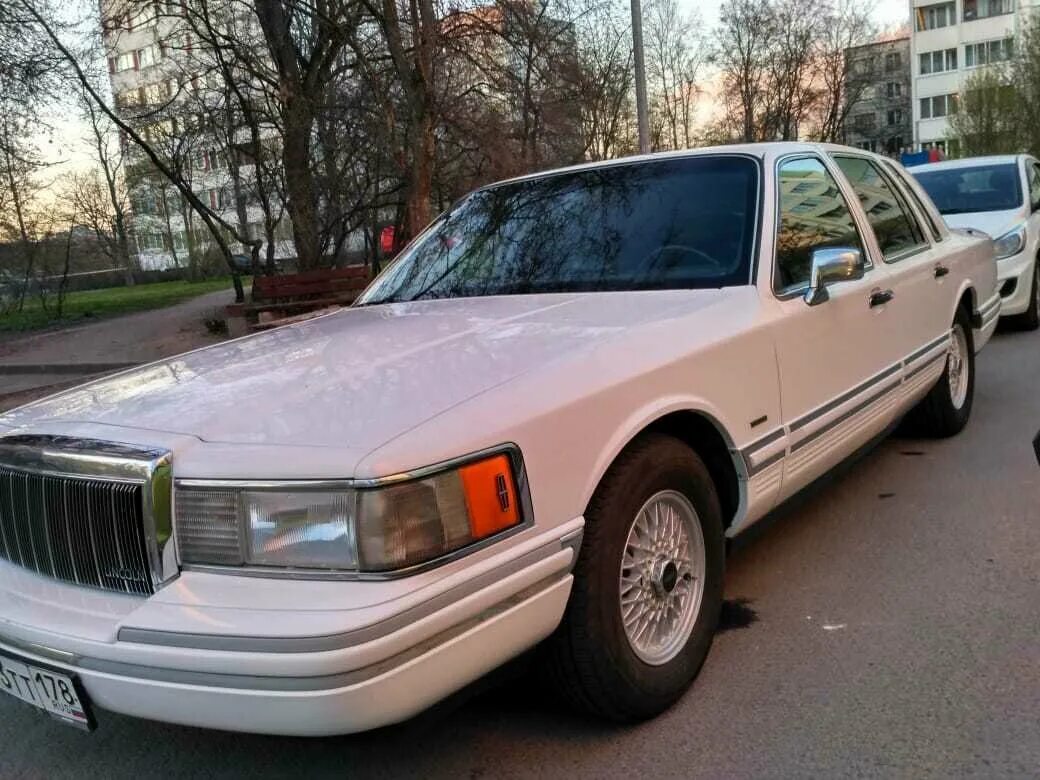 Таун кар 2. Lincoln Town car 1992. Машина Линкольн Таун кар 1992. Lincoln Town car 1992 года. Линкольн Таун кар 2 1992.