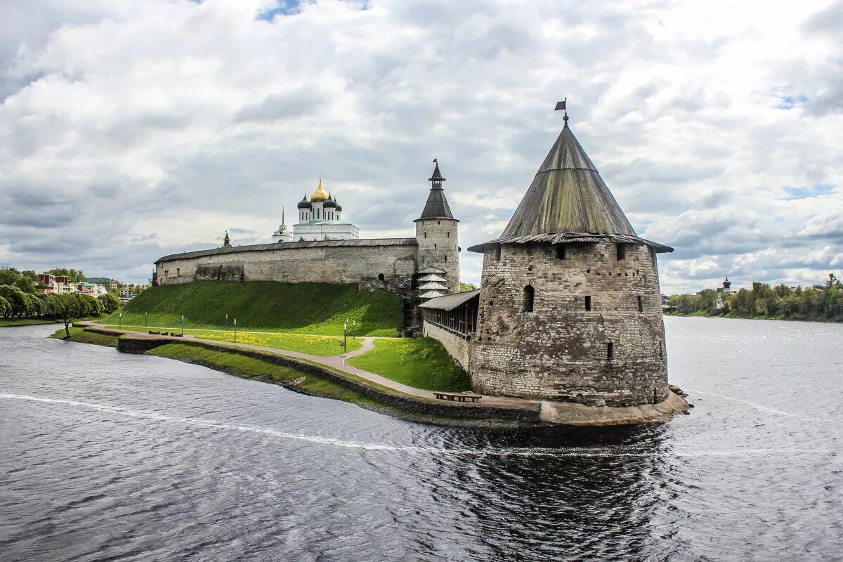 Ssduik pskov. Пушкинские горы Псков Великий Новгород. Великий Новгород Изборск. Тверь - Великий Новгород - Псков - Изборск - Печоры - Пушкинские горы. Псковская крепость.