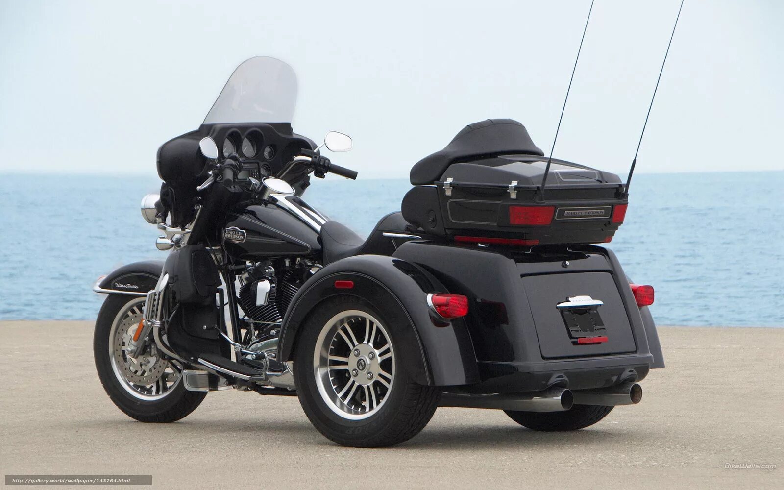 Трехколесный мотоцикл купить. Мотоцикл Харлей Дэвидсон 3 колесный. Харлей Дэвидсон трехколесный. Harley Davidson tri Glide Ultra. Трёхколёсный мотоцикл Harley Davidson.
