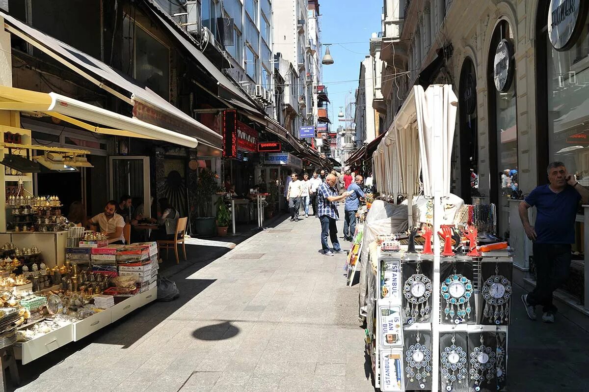 Улица Истикляль в Стамбуле. Стамбул Истикляль французская улица. Пешеходная улица Истикляль. Знаменитая улица Стамбула Истикляль.