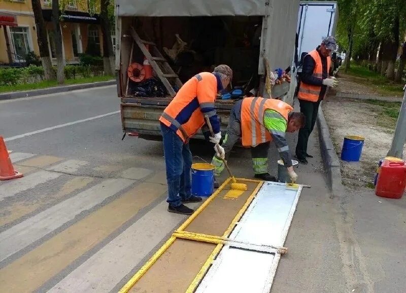 Ремонт переходов. Дорожное движение восстановлено. Ремонтные работы. Ремонт переходов. Пешеходный переход.