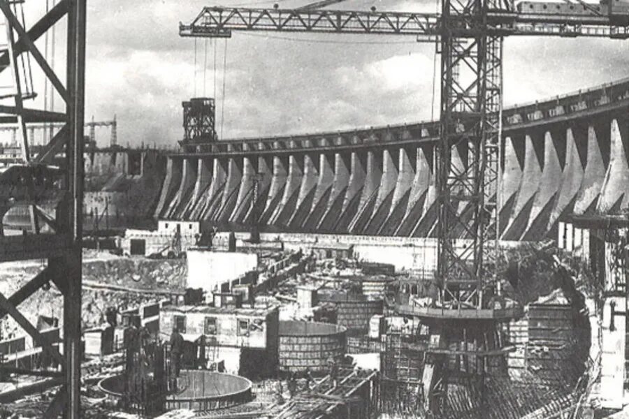 Сталинградский тракторный завод 1926 год. Ссср промышленность 30 годы. Промышленность в 30 е годы. Сталинградский тракторный завод в 30-е годы. Магнитогорский металлургический комбинат 1930.