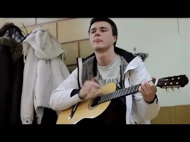 Сережа поет