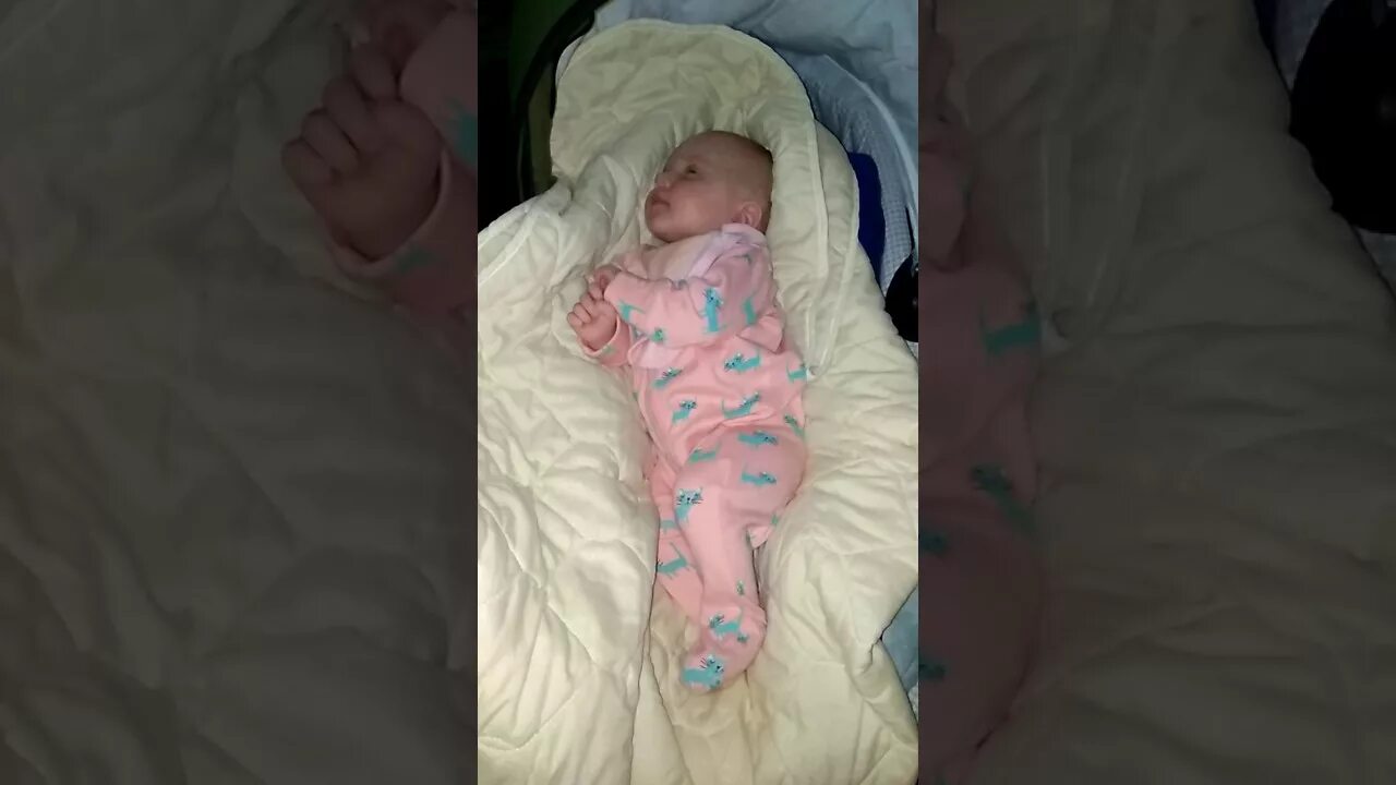 Как усыпить новорожденного. Сон в первые дни жизни новорожденного. Как спать новорожденному ребенку. Как должен спать новорожденный. Как должен спать новорожденный ребенок в 1 месяц.