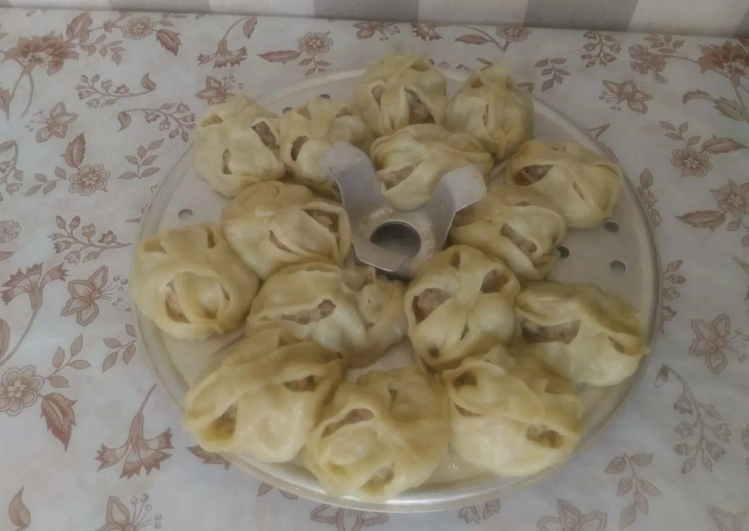 манты ленивые полуфабрикат. объелся мантов. манты в мантоварке пошаговый. манты с фаршем и луком. как варить манты в мантоварке на пару.