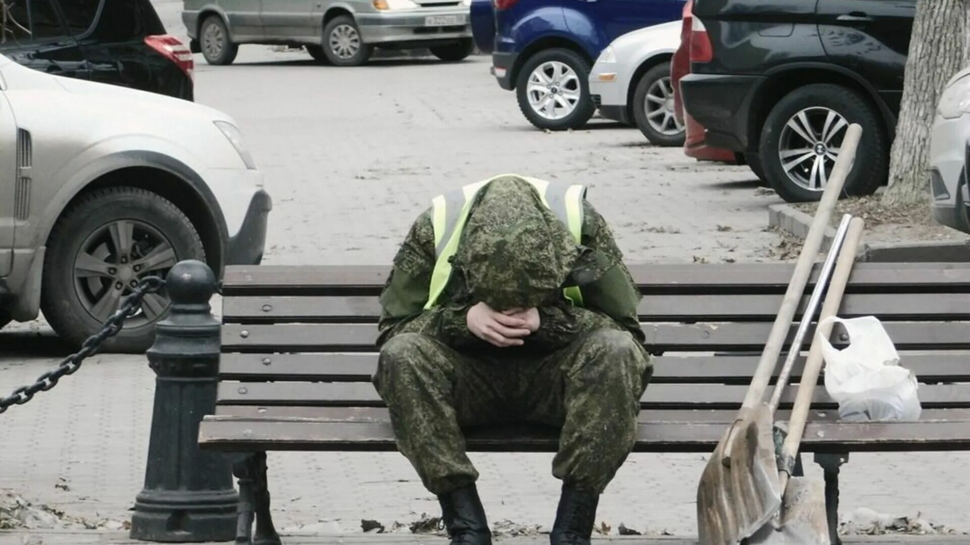 Дзен новости сейчас свежие. Россияне. Похороны военнослужащего.