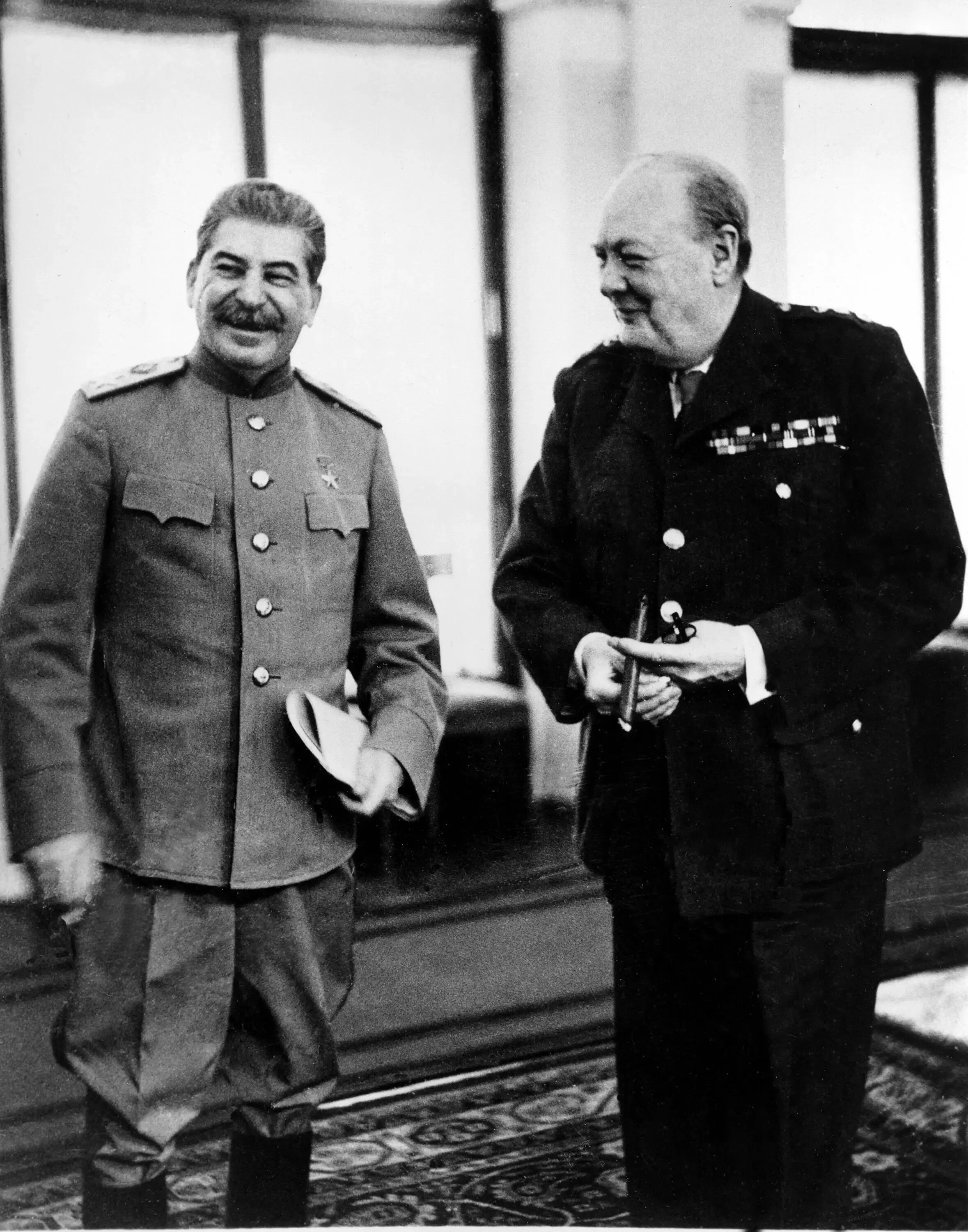 Сталин переговоры. Уинстон Черчилль и Сталин. Сталин и Черчилль 1945. Ялтинская конференция Сталин Черчилль. Иосиф Сталин Рузвельт и Черчилль.