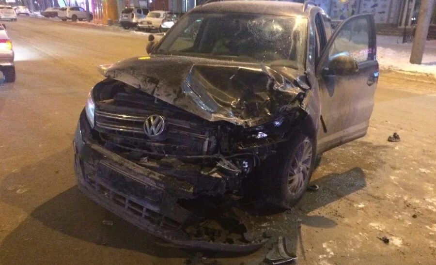 Тигуан после дтп. Volkswagen tiguan 2019 разбитый. Дтп фольксваген тигуан. Битый vw tiguan. Тигуан после аварии.
