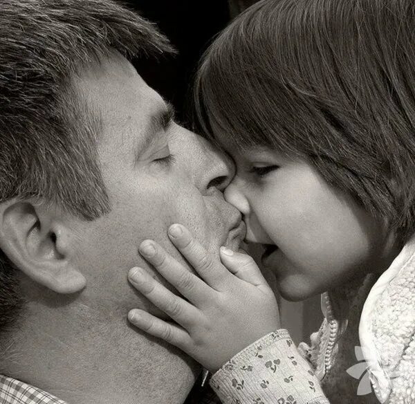 Yo father bongacam photo. Поцелуй Daddy. Daddy and дочь. Daughter father поцелуи. Французский поцелуй с папой.