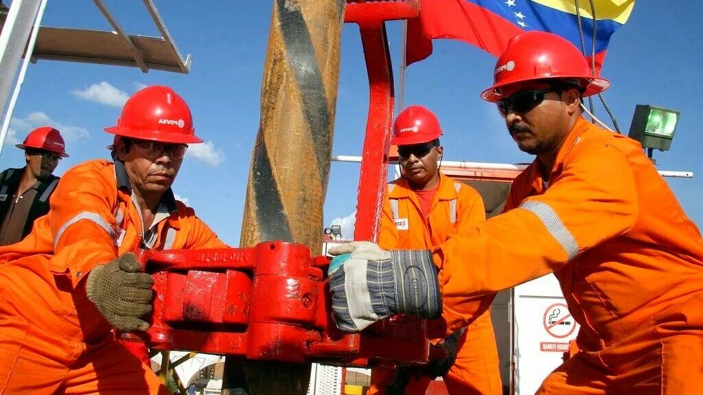 Венесуэла добыча. PDVSA Венесуэла. Венесуэла in OPEC Oil industry. Трубопровод нефтяной в Венесуэле. Хозяйственная деятельность Венесуэлы.