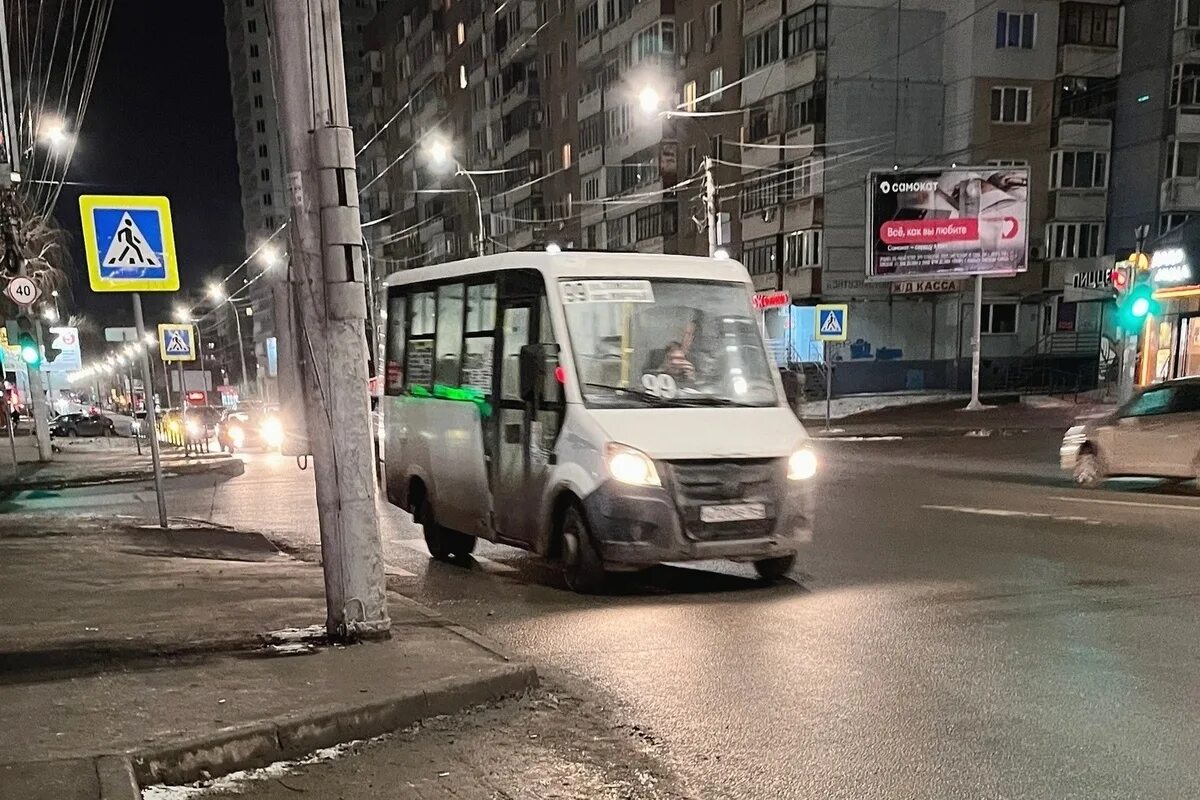 Маршрутка. 99 Маршрутка Саратов. Маршрутный автобус. Автобус 26 читает автор