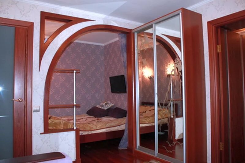 Шкаф арка. Арочный шкаф в спальне. Шкаф с аркой для кровати. IRFA fhrjq.