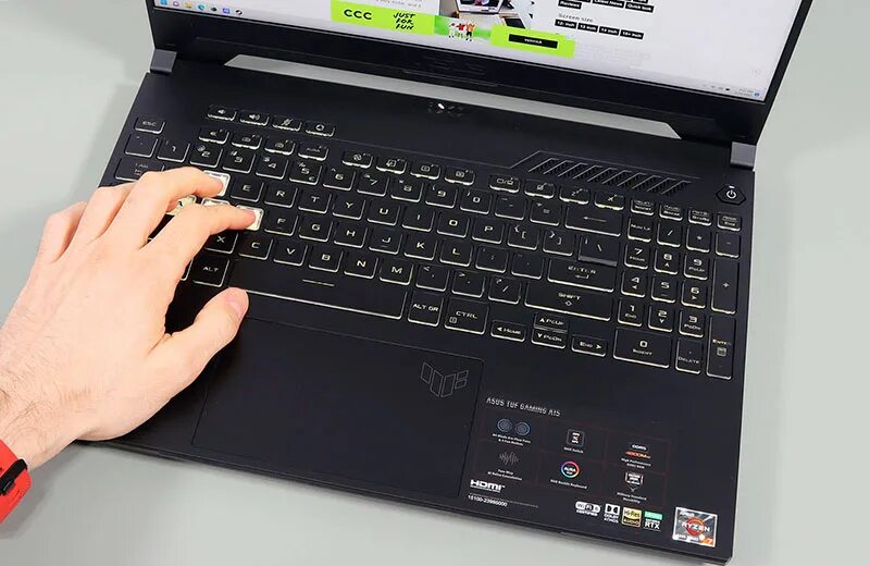ASUS TUF Gaming a15 клавиатура. Ноутбук с дополнительным экраном на клавиатуре. Ноутбук асус игровой 2022 года. Ноутбуки с приятной клавиатурой.