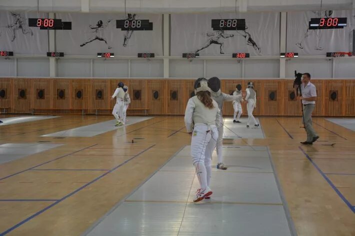 Зал для фехтования. Чемпионат россии по арт фехтованию 2023. Фехтование курск. Школа фехтования курск. Фехтовальная школа казань.