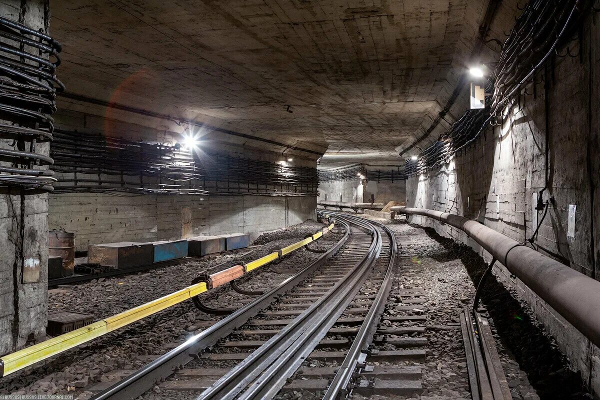 Первая очередь метрополитена. Тоннель метро станция Фрунзенская. ССВ Московского метро. Туннель ССВ. Туннель Московского метрополитена на поверхности.