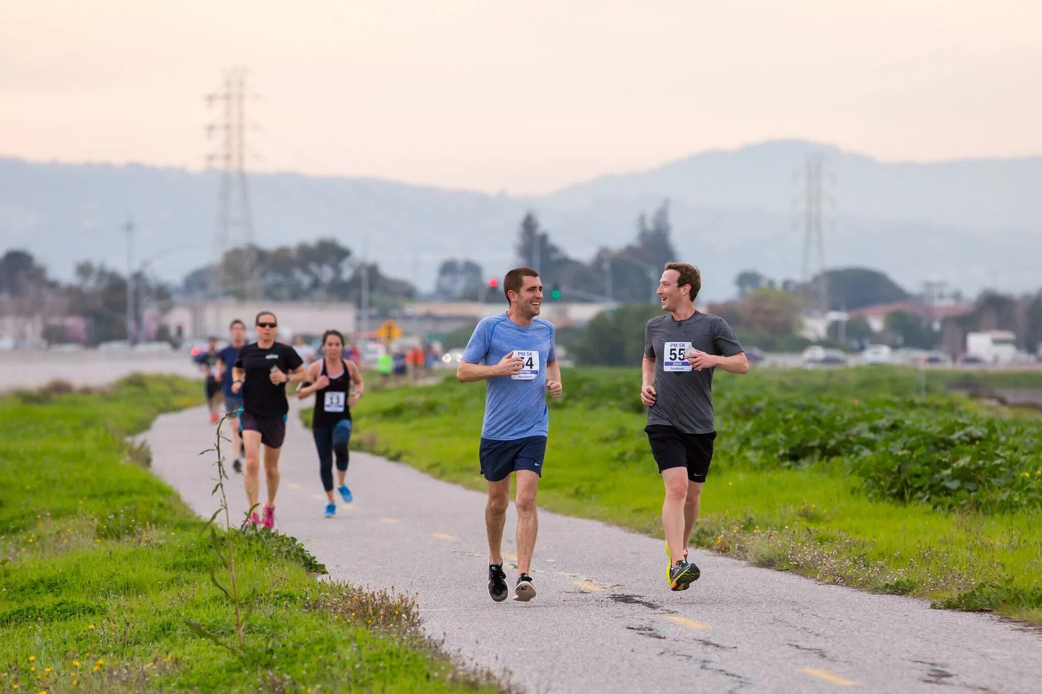 асикс трай 13 триатлон. He running. спортивные люди. He running. Why is the life running so fast.
