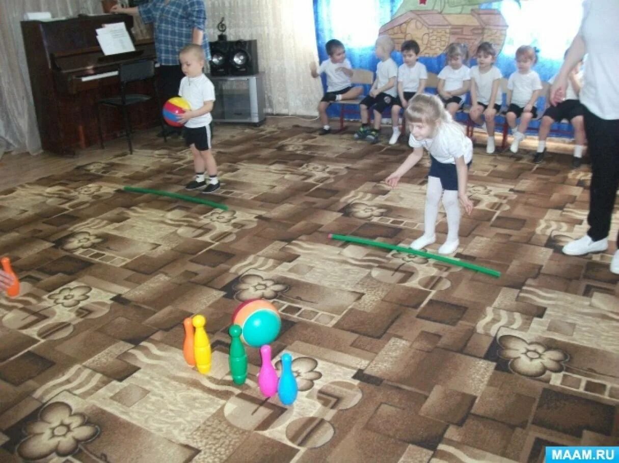 Спортивное развлечение в детском саду. Развлечение на 23 февраля в младшей группе. Спортивный праздник для детей младшей группы. Физкультурное развлечение 2 младшая.