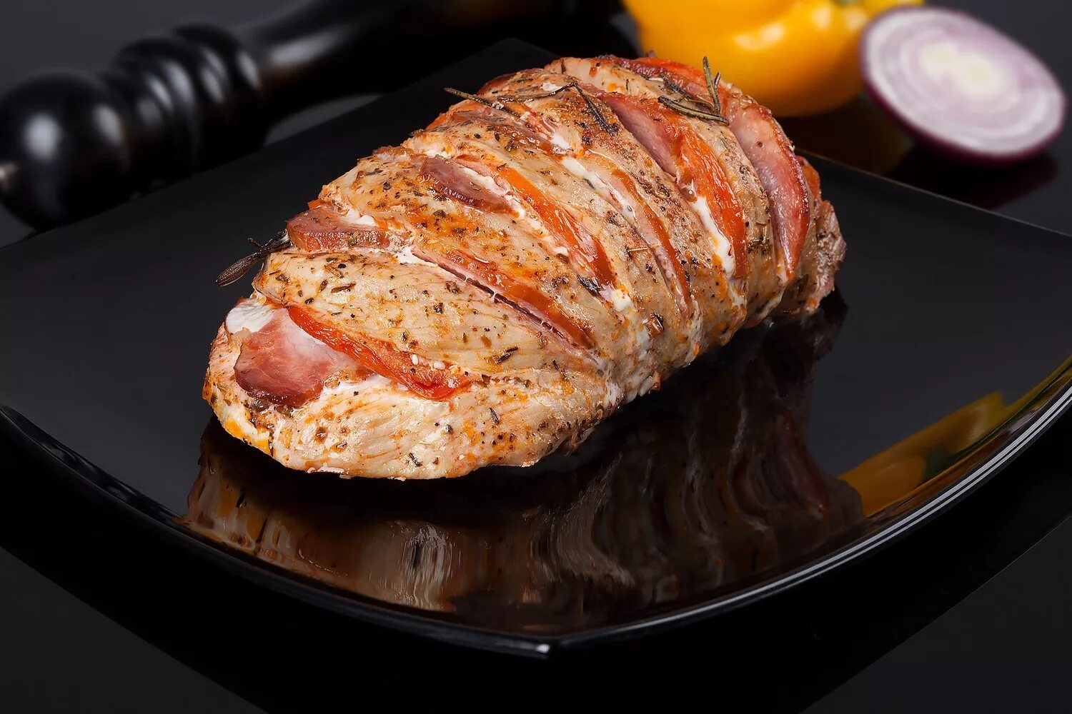 карбонат запеченный. карбонат в специях. ветчина карбонат. карбонат свиной стейк. карбонат говяжий.