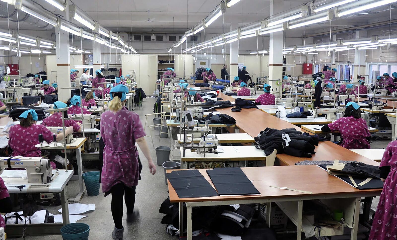 термоотделочник швейных изделий. швей беларусь. трикотажный цех. швея ирина. фабрика марко витебск цеха.