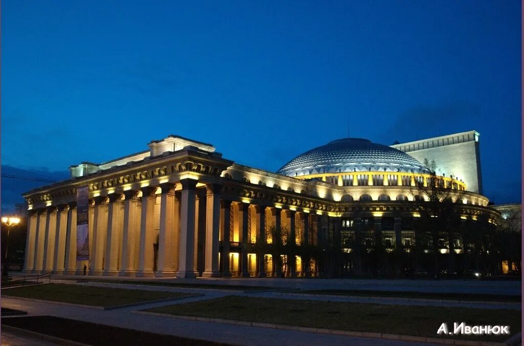 новосибирский государственный академический театр оперы и балета. новат ночью новосибирск. а. покровского спектакль медиум. оперный театр со стороны парка город новосибирск.