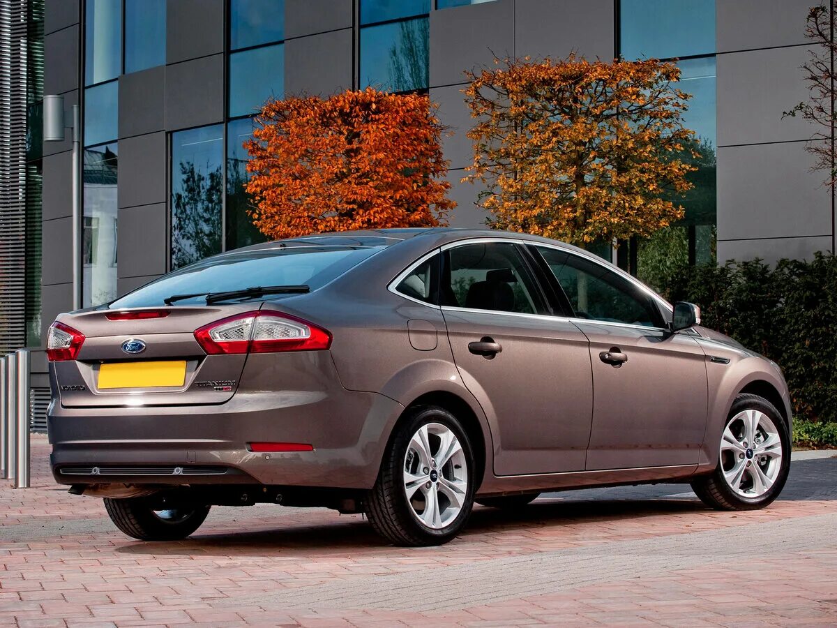 Ford mondeo. Ford Mondeo 4. Ford Mondeo 2010. Фара Мондео 4. Ford Mondeo Hatchback 2010.