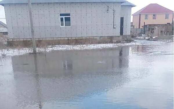 Половодье в Актобе. Наводнение в Актюбинске фото.