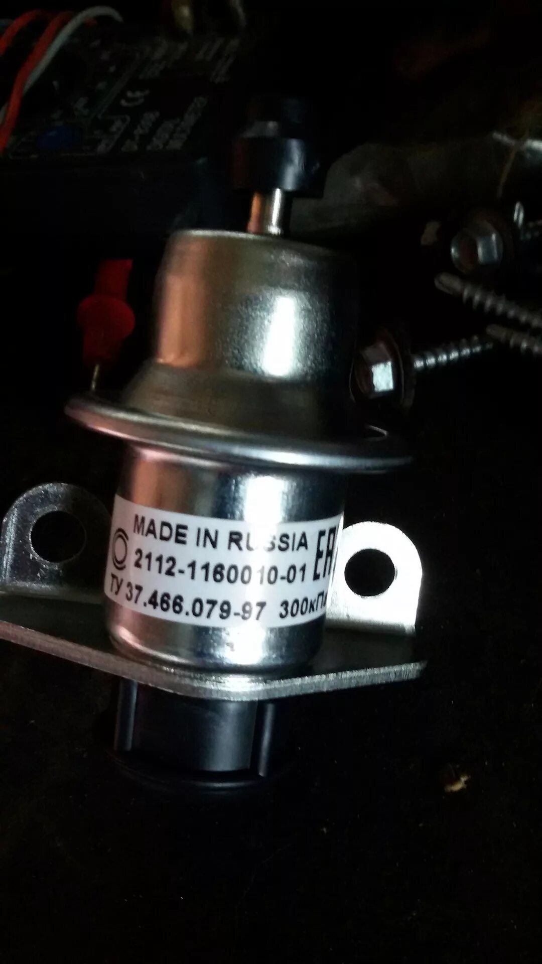 Топливный клапан ваз 2115. Датчик регулятора давления топлива ВАЗ 2114. Обратный топливный клапан ВАЗ 2115. Обратный клапан ВАЗ 2115. Обратный клапан ВАЗ 2115 инжектор 8 клапанов.
