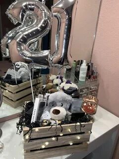 Что можно подарить парню на 25