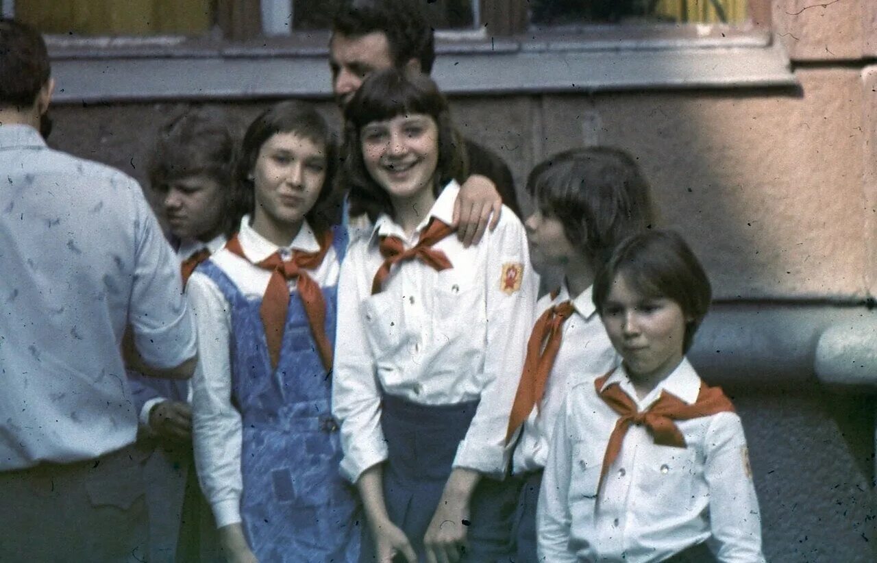 Фотосессия пионеры. Мальчик пионер. Пионеры эстетика. Советские дети пионеры. Школьная форма советских времен.