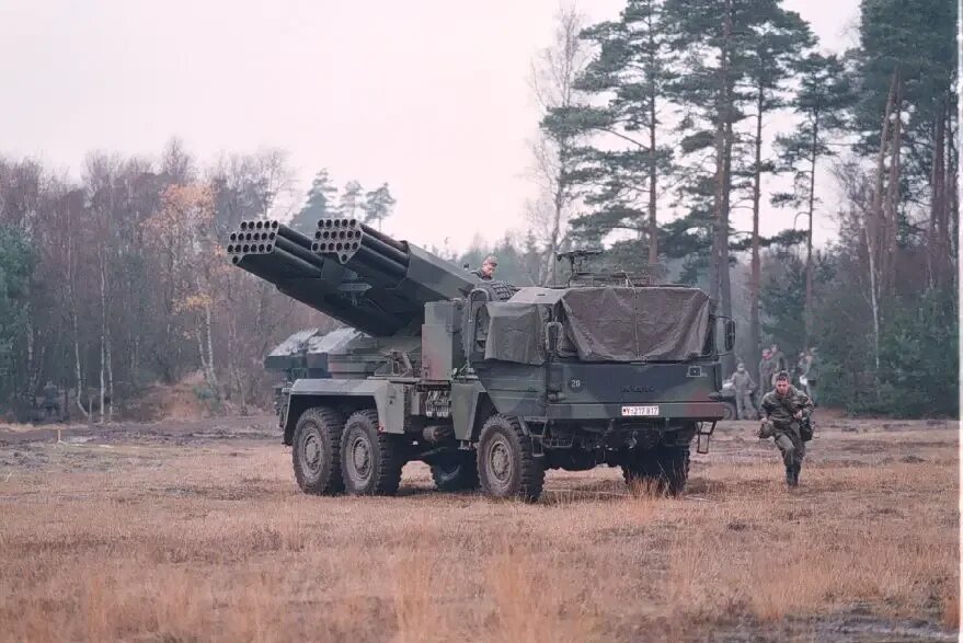 Реактивная система залпового огня вампир. Рсзо lars-2. lars-2 реактивная система залпового огня. lars рсзо. 110-мм рсзо lars ii.