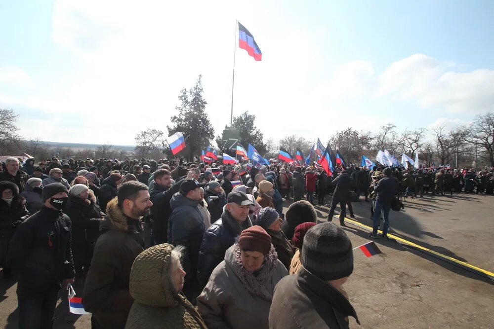 Митинг донецкая народная республика 2014. Пророссийские митинги в донецке 2024. Митинг донецкая народная республика 2014. Митинг в донецке. Митинг "битва за донбасс", 2 августа 2014 года, москва.