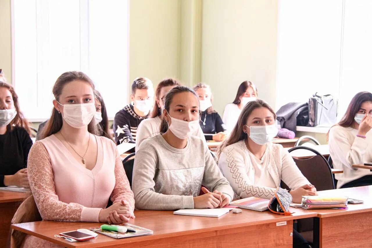 Юридическая школа двфу внутри. Юридический батл. Российские юридические школы. Фото школа юристов. Российская школа правидивые фото.