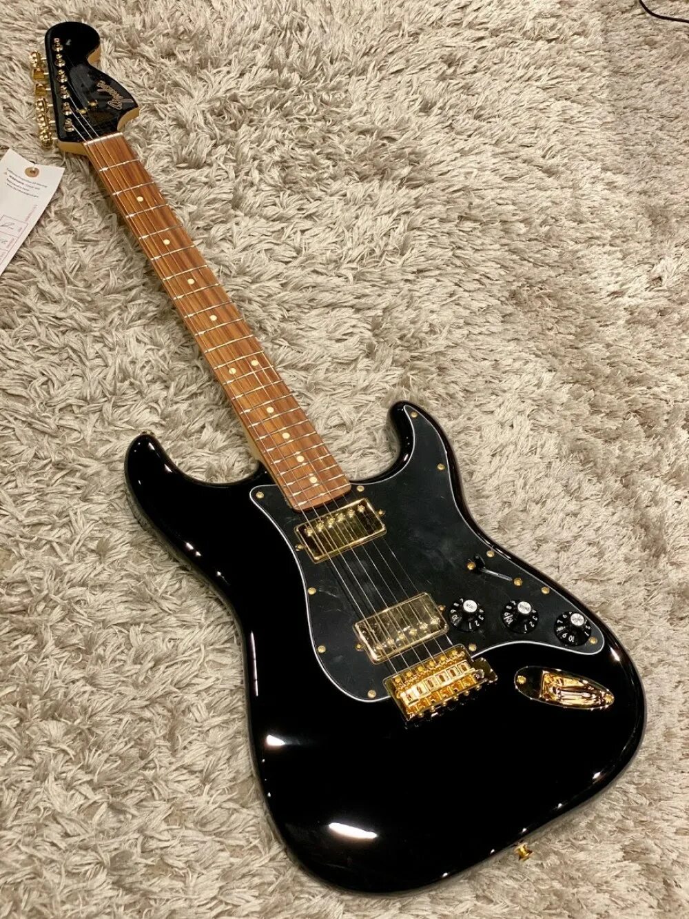 Fender Stratocaster черный. Stratocaster HH черный. Tinderback Fender Stratocaster черный. Tokai Stratocaster Custom.